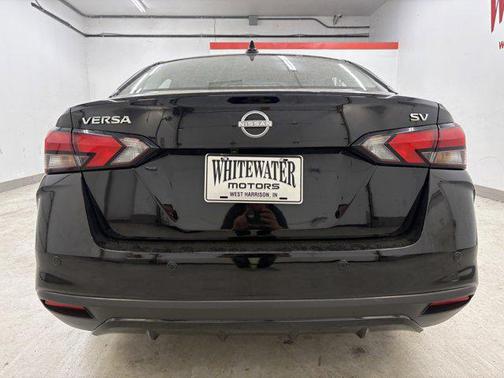 Super Black 2023 Nissan Versa 1.6 SV