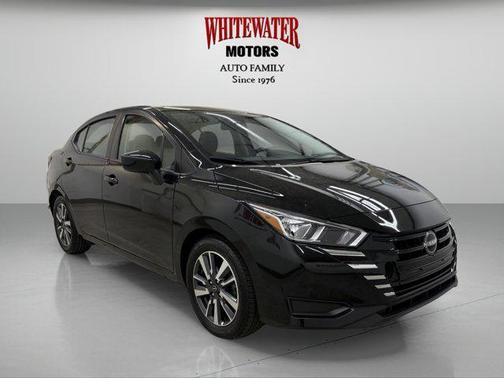 Super Black 2023 Nissan Versa 1.6 SV