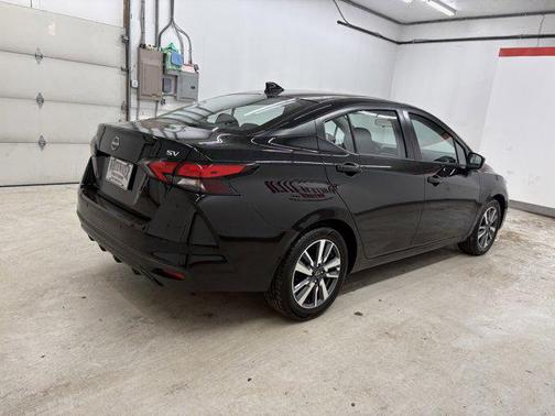 Super Black 2023 Nissan Versa 1.6 SV