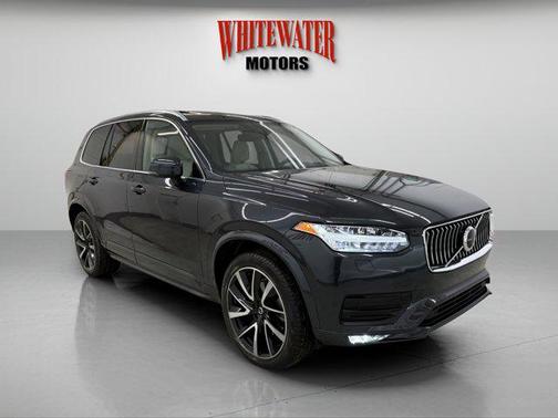 2022 Volvo XC90 T6 Momentum