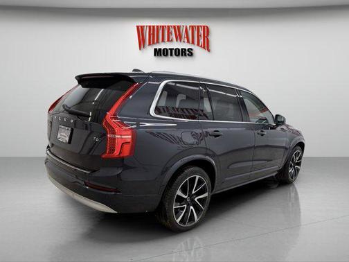 2022 Volvo XC90 T6 Momentum