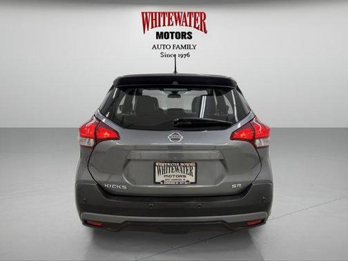 Gun Metallic 2020 Nissan Kicks SR