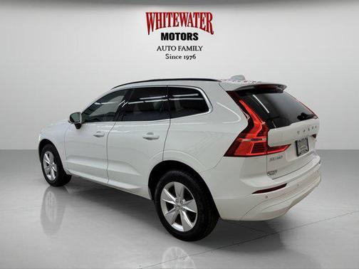 2022 Volvo XC60 B5 Momentum