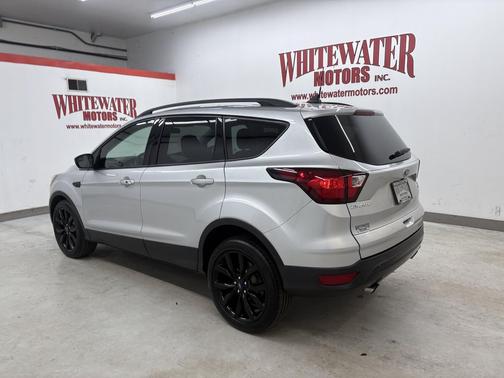Ingot Silver Metallic 2019 Ford Escape SE