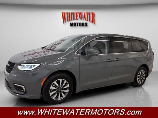 2022 Chrysler Pacifica Hybrid Touring L