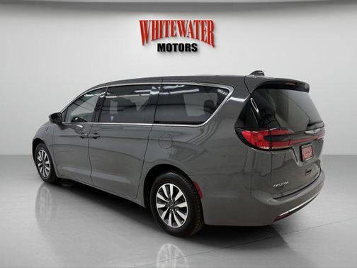 2022 Chrysler Pacifica Hybrid Touring L