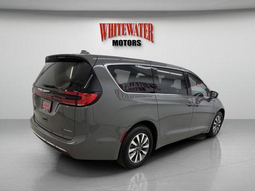 2022 Chrysler Pacifica Hybrid Touring L