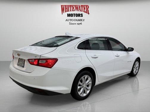 Summit White 2025 Chevrolet Malibu FWD 1LT