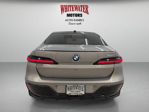 2023 BMW 740 i