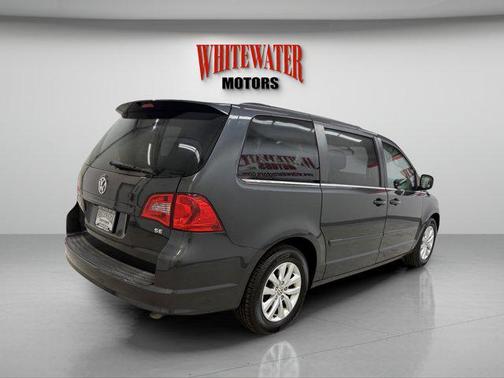 2012 Volkswagen Routan SE
