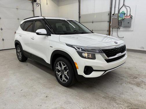 Snow White Pearl 2021 Kia Seltos EX