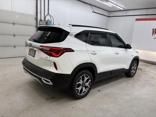 Snow White Pearl 2021 Kia Seltos EX