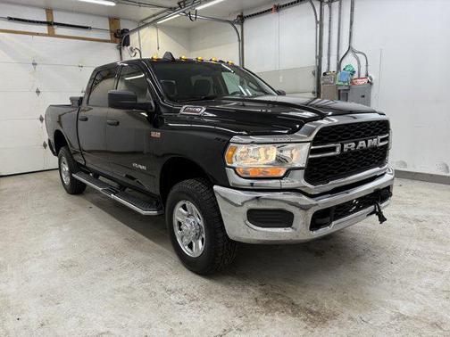 Diamond Black Crystal Pearlcoat 2019 RAM 2500 Tradesman Crew Cab 4x4 6'4' Box