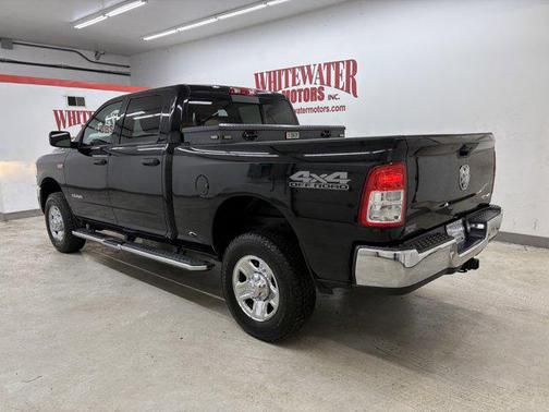 Diamond Black Crystal Pearlcoat 2019 RAM 2500 Tradesman Crew Cab 4x4 6'4' Box