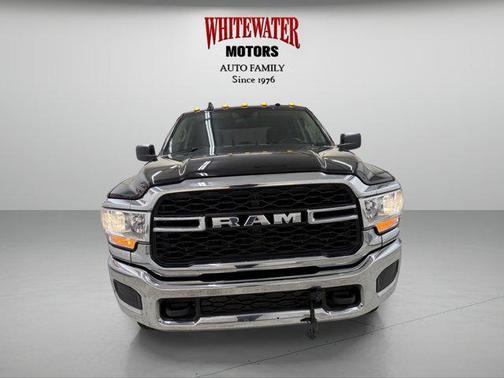 Diamond Black Crystal Pearlcoat 2019 RAM 2500 Tradesman Crew Cab 4x4 6'4' Box