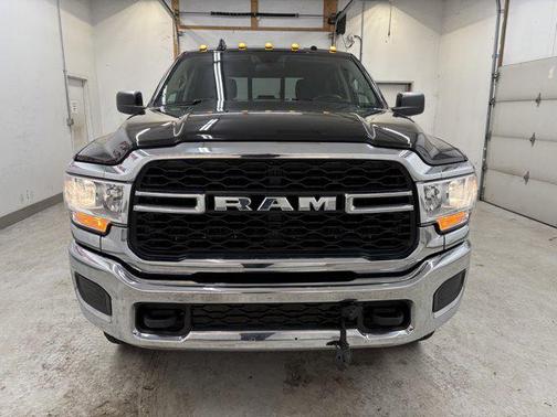 Diamond Black Crystal Pearlcoat 2019 RAM 2500 Tradesman Crew Cab 4x4 6'4' Box