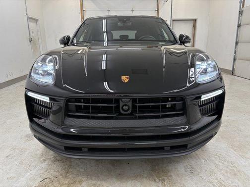 2022 Porsche Macan Base