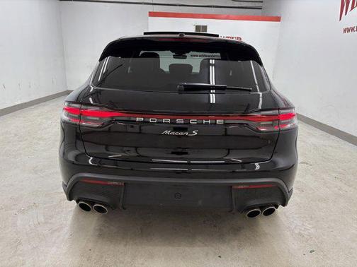 2022 Porsche Macan Base