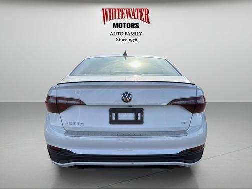 Opal White Pearl 2023 Volkswagen Jetta 1.5T SE
