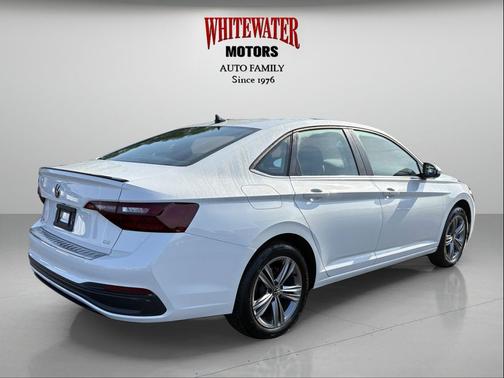 Opal White Pearl 2023 Volkswagen Jetta 1.5T SE