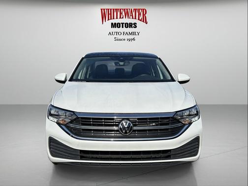 Opal White Pearl 2023 Volkswagen Jetta 1.5T SE