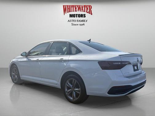 Opal White Pearl 2023 Volkswagen Jetta 1.5T SE