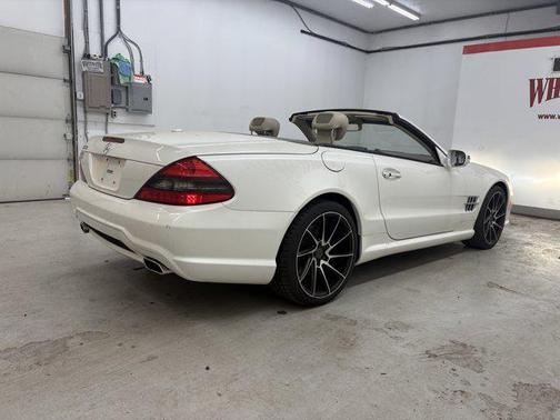 Diamond White Metallic 2011 Mercedes-Benz SL-Class SL 550