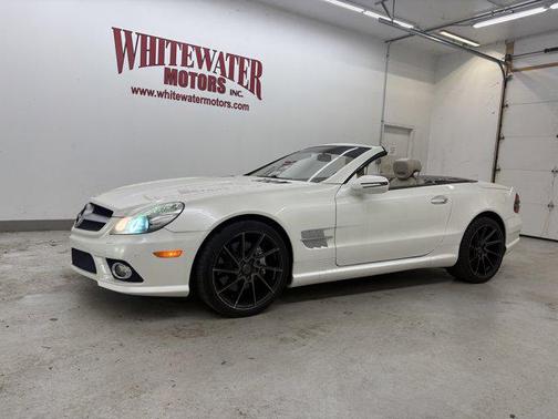 Diamond White Metallic 2011 Mercedes-Benz SL-Class SL 550