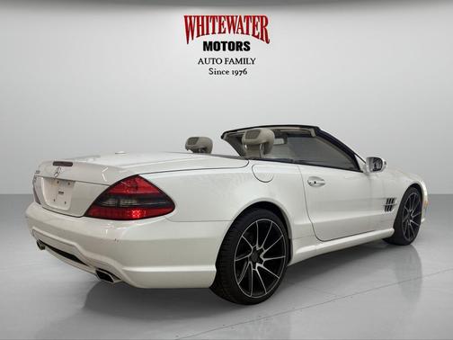 Diamond White Metallic 2011 Mercedes-Benz SL-Class SL 550