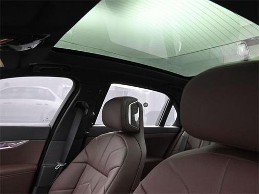 2026 BMW 750e xDrive