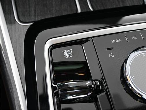 2026 BMW 750e xDrive