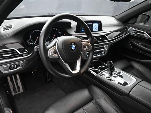 2019 BMW 740 i
