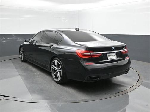 2019 BMW 740 i