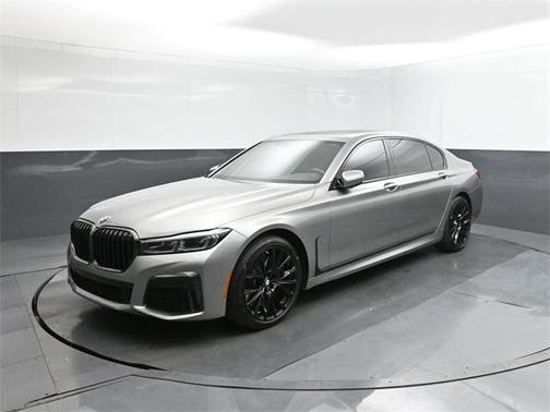 2022 BMW 740 i