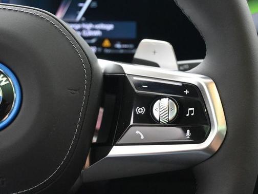 2026 BMW 750e xDrive