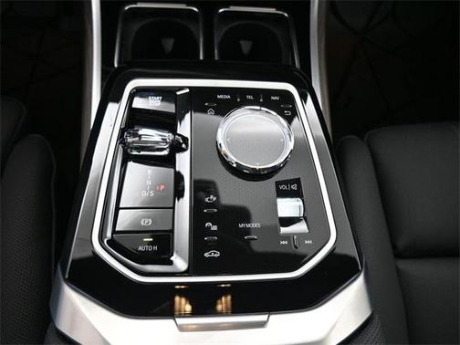 2026 BMW 750e xDrive