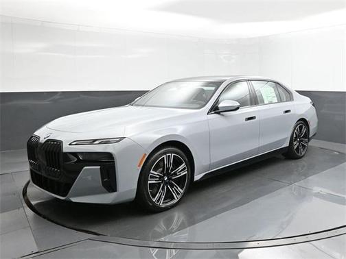 2025 BMW 740 i