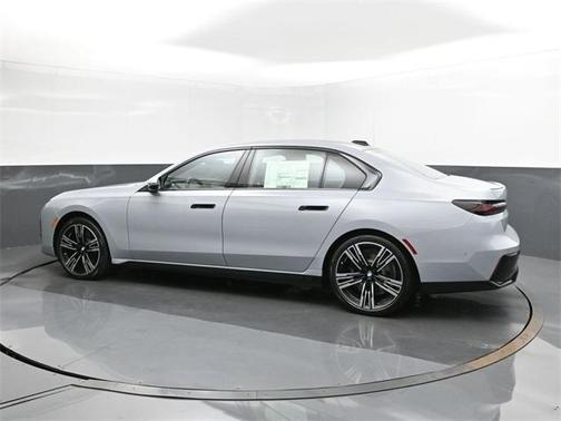 2025 BMW 740 i