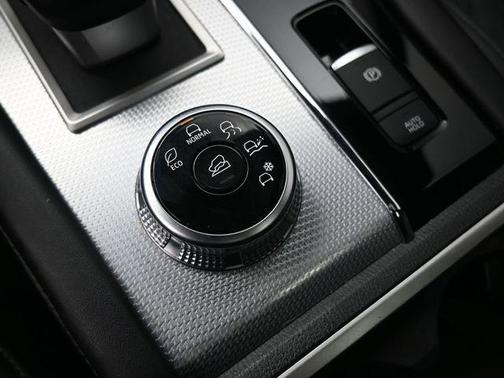 Black 2024 Mitsubishi Outlander SEL