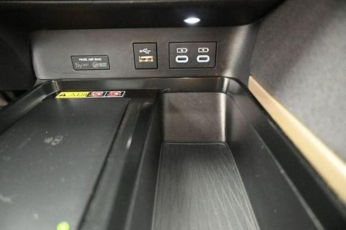 Ice 2025 Toyota Camry LE