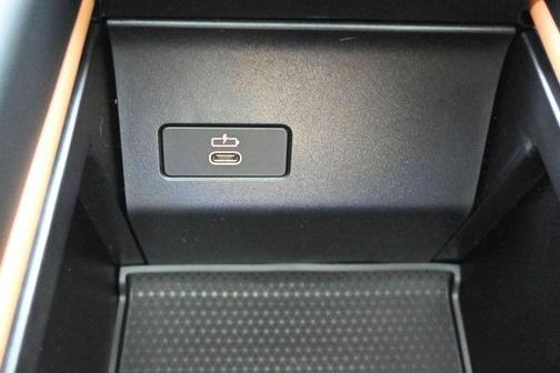 Mineral White Metallic 2026 BMW X5 M60i