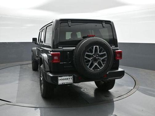 Black Clearcoat 2025 Jeep Wrangler Sahara