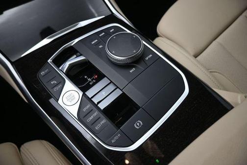 Black Sapphire Metallic 2024 BMW 330 i
