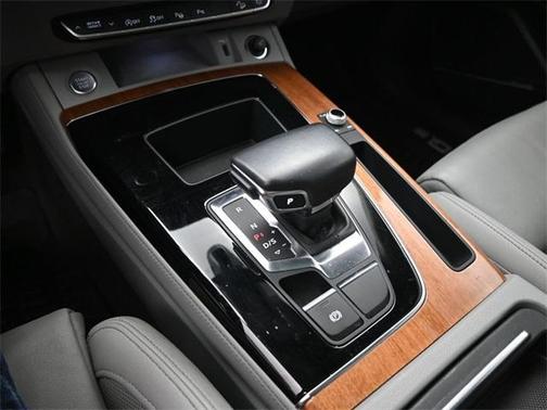 2022 Audi Q5 45 S line Prestige