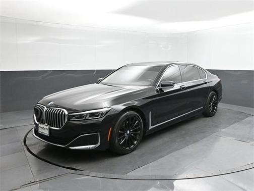 2022 BMW 740 i