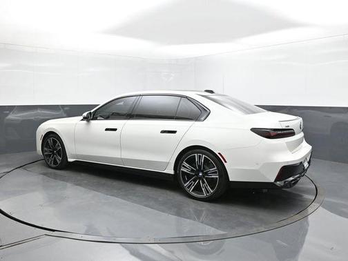 2025 BMW 760 760i xDrive