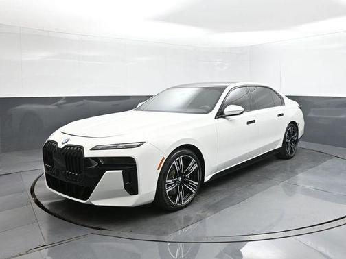 2025 BMW 760 760i xDrive