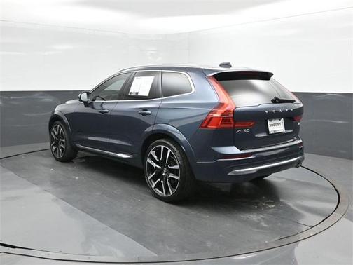 2023 Volvo XC60 B5 Ultimate Bright Theme