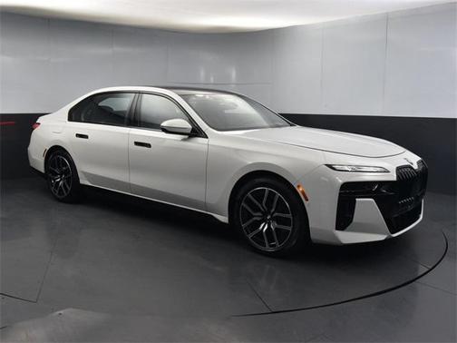 2024 BMW 750e xDrive