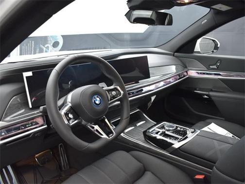 2024 BMW 750e xDrive